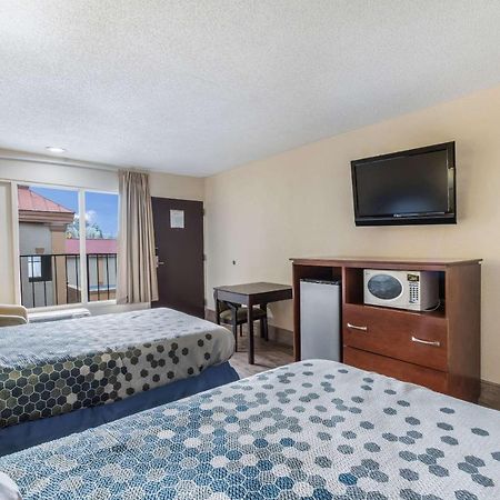 Econo Lodge Salisbury Bagian luar foto