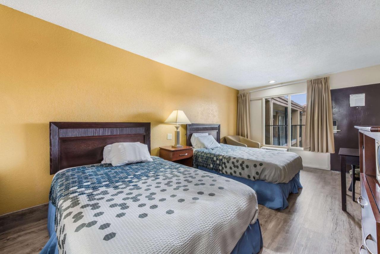 Econo Lodge Salisbury Bagian luar foto