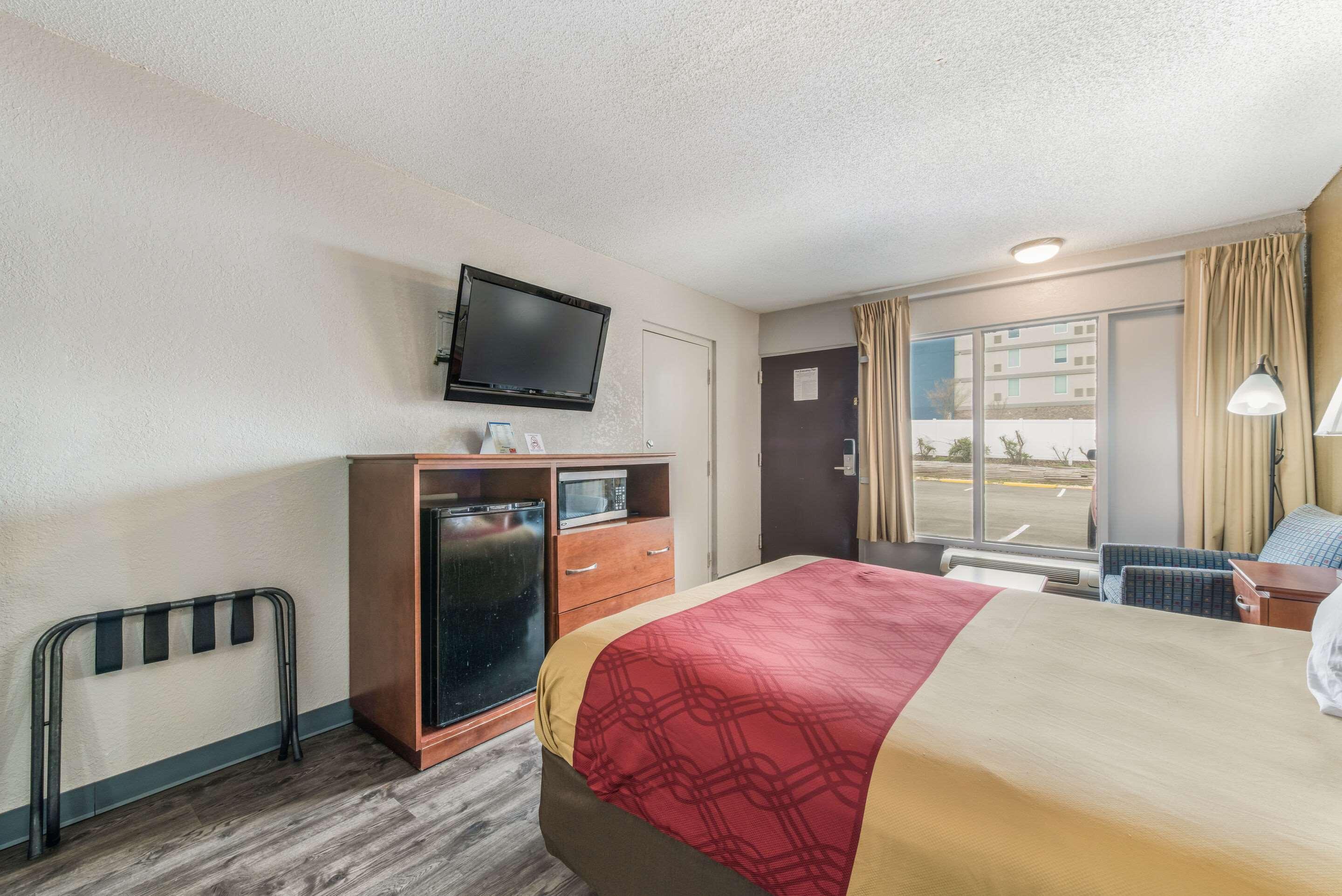 Econo Lodge Salisbury Bagian luar foto