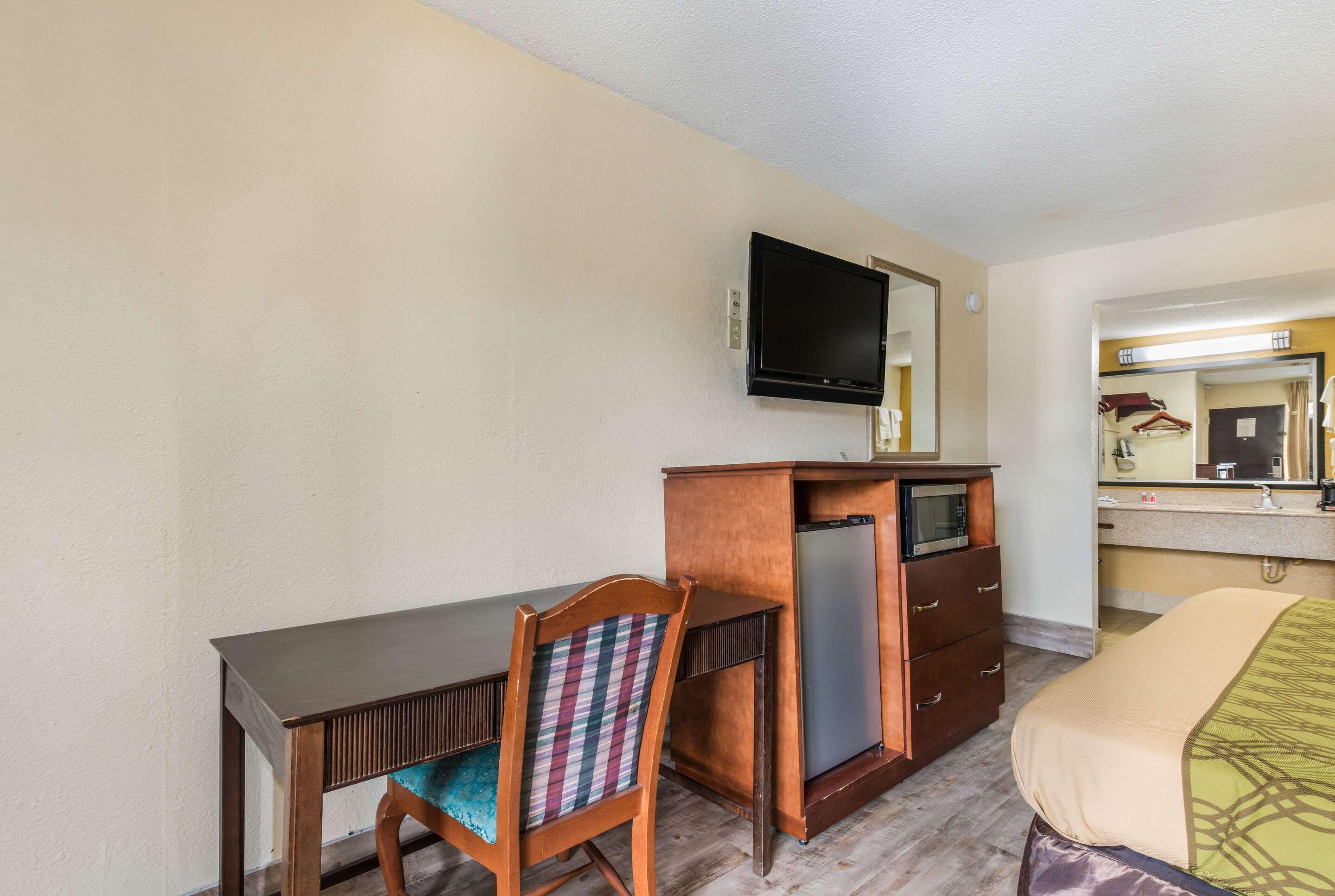 Econo Lodge Salisbury Bagian luar foto