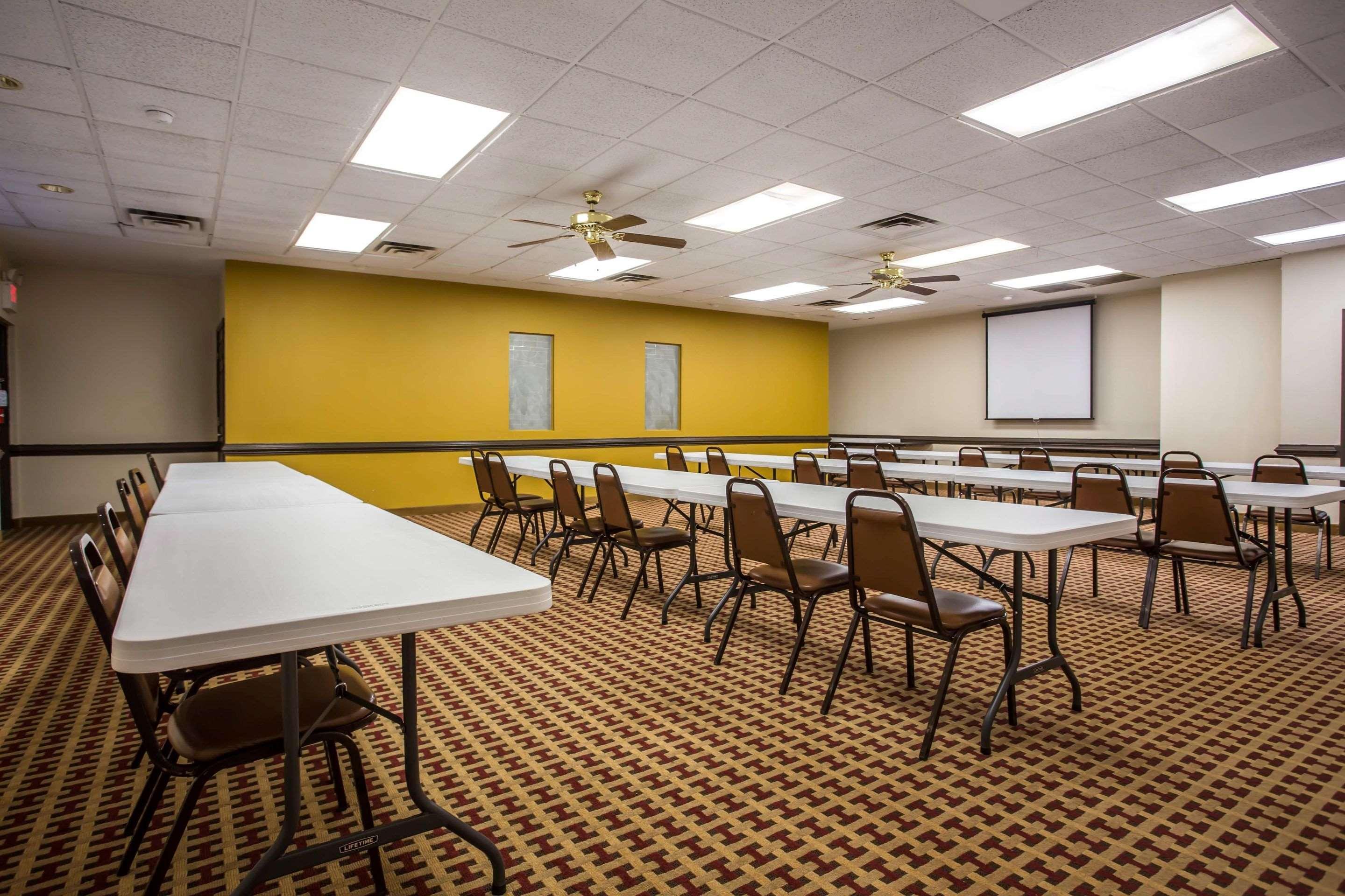 Econo Lodge Salisbury Bagian luar foto