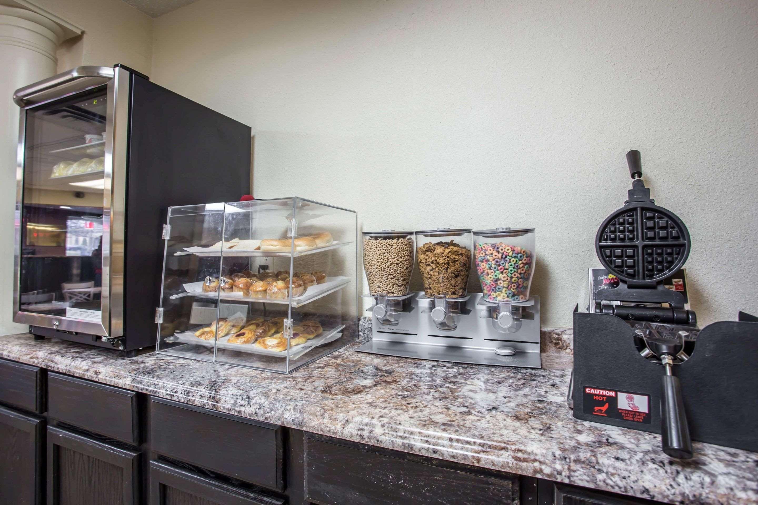 Econo Lodge Salisbury Bagian luar foto