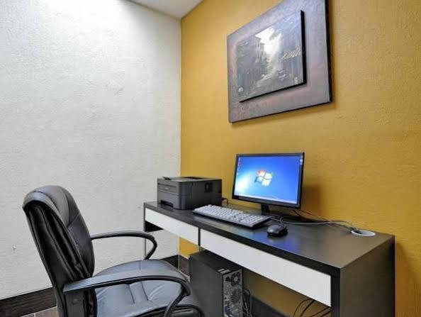 Econo Lodge Salisbury Bagian luar foto