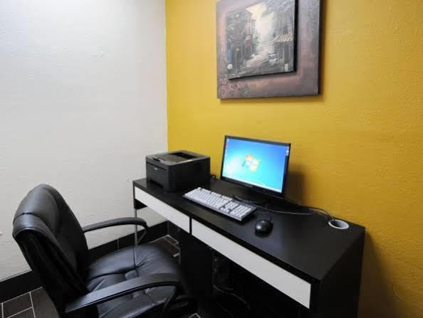 Econo Lodge Salisbury Bagian luar foto